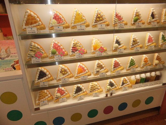 再 夏季限定の 北海道ミルクソフト 初回 あまおうソフト をいただきました 優しい味のソフトクリームです By 食べ過ぎ太り過ぎ デザート王国 イオンモール札幌発寒店 発寒 クレープ 食べログ