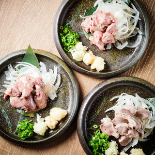 【大山どり】を使用したとりかつなど、こだわりの鶏料理の数々