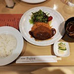 洋食屋 ふじ家 - 本日のランチ　ミンチカツ パスタ添え 　