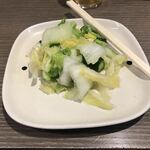 やき鳥 福鳥本店 - 漬物 白菜とキュウリ(320円外)