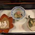 うかい鳥山 - 焼胡桃豆腐、むき茸みぞれ和え、さく根曲竹