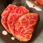 昭和大衆ホルモン - 【2019年11月】和牛上肉三種盛、より。