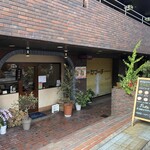 PIZZERIA e TRATTORIA A La - 外観
      分かりにくいよ