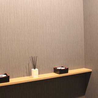 喫煙室は意外と広め！
                                          気兼ね無く喫煙できます！