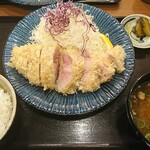 Tonkatsu Hibiki - 特上ロースカツ定食 1500円(税込)