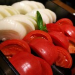 三田ばさら - 真っ赤なトマトと真っ白な玉ねぎ