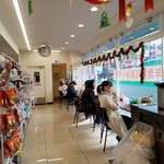 Family Mart - イートイン。