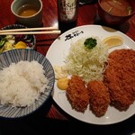 とんかつ やまいち - 特ロース定食とカキフライ2個