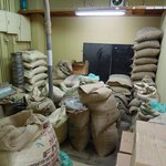 田代珈琲 - 奥のコーヒー豆倉庫