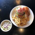 120994387 - アボカド生ハムバーガー¥1550