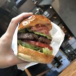 120994461 - アボカド生ハムバーガー¥1550