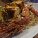 ワイン食堂 イナセヤ キッチン - エビと野菜のBBQ串焼き（大エビ、アボガド、トウフ）