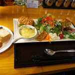 Cafe Wise Court 102 - 