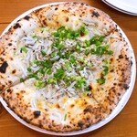 PizzeriaTrattoriaDaPeGONZO - しらすビアンカ