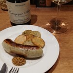 鉄板焼き Oribe - 白ボトル、自家製ソーセージ