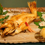 金沢犀川温泉 川端の湯宿 滝亭 - 巨大なのどぐろ塩焼き（8250円）