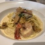 カンピオーネ - ウニ　牡蠣　エビのクリーム生パスタ　1500円