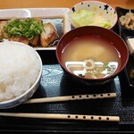 ゆーみー食堂 - トンテキガーリック定食