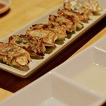 神戸餃子 樂 - しそ餃子はレモン塩で