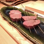 肉屋 田中 - 焼き物：神戸牛雌牛のタン 福井の地辛子