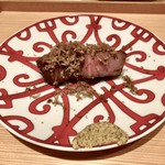 肉屋 田中 - 焼き物：神戸牛雌牛のタン 福井の地辛子 白トリュフがけ