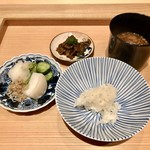肉屋 田中 - 香の物、神戸牛の時雨煮、赤出汁