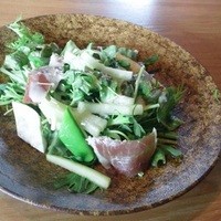 イトウ ダイニング バイ ノブ - 地元野菜たっぷりのサラダ