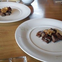 イトウ ダイニング バイ ノブ - 牛フィレ肉　お皿もおしゃれ