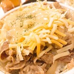 すき家 - とろ～り3種のチーズ牛丼(特盛)