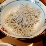 神保町魚金 弐 - しらす　この間のインドカレーのしらすメシを思い出すわ