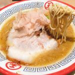 東京煮干し らーめん玉 東京駅店 - 麺は加水少ない細麺 好みでした
