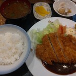 炉ばた焼つるや - とんかつ定食750円