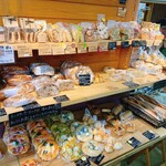 パネッテリア イル ピノリーノ - 新しい村 直売所内のイルピノリーノさんのコーナー