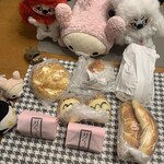 Pan De Ano - パンに珍獣達が群がります。