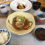 Washokudainingu Taka - 前菜3品、本日の一品、メインの品、味噌汁、ご飯、以上で1200円です。
