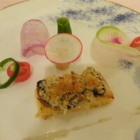オーベルジュ ル・タン - 夕食：本日のアミューズ（〆鯖のタルト）