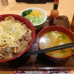 すき家 - とろ～りチーズ牛丼(メガ)+カレーとん汁サラダセット
