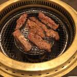 炙り焼肉　おさ - 調理中