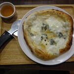 Pizza&Trattoria Baraku - ピッツア（クワトロフォルマッジ）