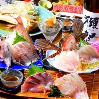 Because we are directly managed by a broker, we can provide fresh sashimi at a reasonable price!