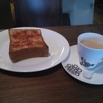 オータニコーヒー - 厚切りジャムトーストとカフェオレ