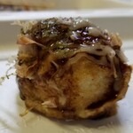 Takoyaki Maharo Kafe - たこ焼き一つを更にアップ…