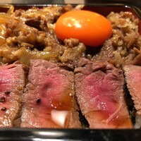 焼肉㐂舌 南船場 - レアなお肉の赤みと卵の黄身が美しすぎ〜♫