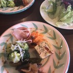 Areguro - SPランチの前菜とサラダ