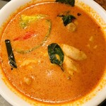 サームロット - ハーフ鶏肉のレッドカレー