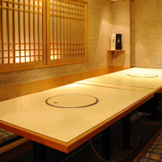 5～10名様用の完全個室。お仲間でのご利用はお誕生日席2席設け12名様まで可能｡