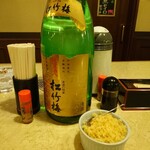 Kisui - 卓上の調味料他と一升瓶