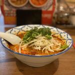 Thin Un - ハーフ＆ハーフセット　（トムヤムクンラーメンのビーフ麺、ガパオライスのセット）　1,000円（税込み）