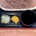 Daikonno Hana - チキン南蛮丼セット（ざる蕎麦） ¥970 のつゆ、お新香、薬味