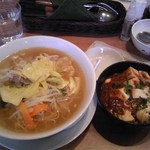 野菜たっぷりタンメン￥５８０(大盛＋\100)とセット(＋\３５０)の麻婆ごはん